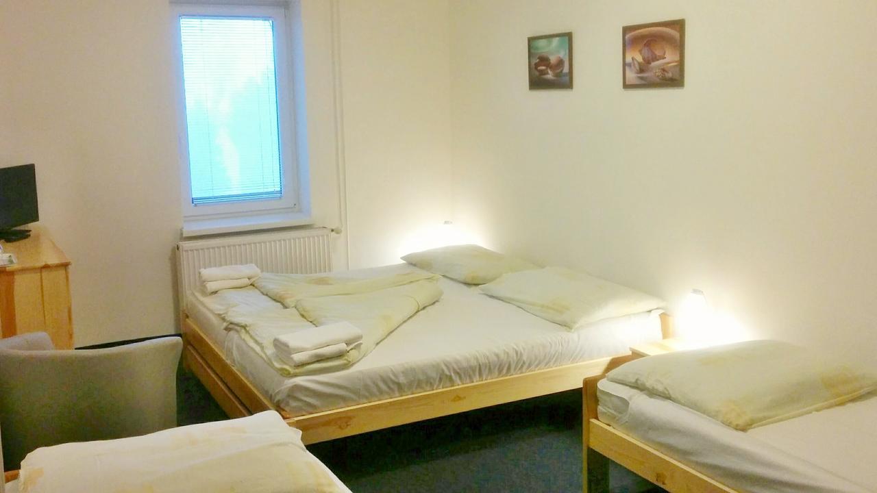 Hostinec U Pejska A Kocicky Mariánské Lázně Exterior foto